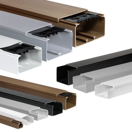 Kabelkanäle Mehrere Kabelkanäle in verschiedenen Farben: Braun, Weiß, Schwarz und Grau.